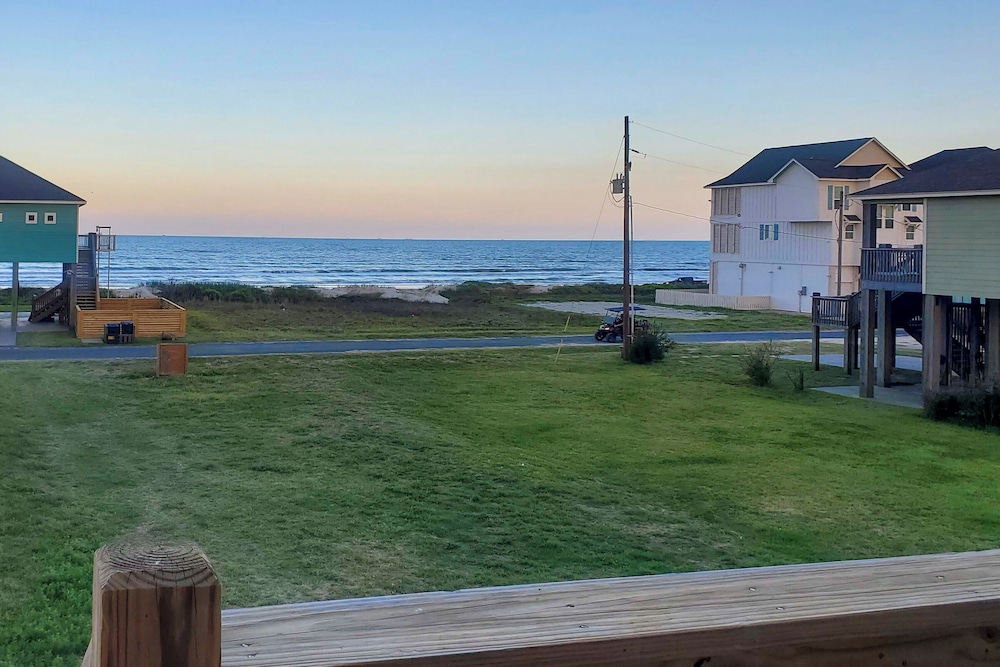 Modern Crystal Beach Escape 225 Feet to Shore — hotel in Bolivar Peninsula