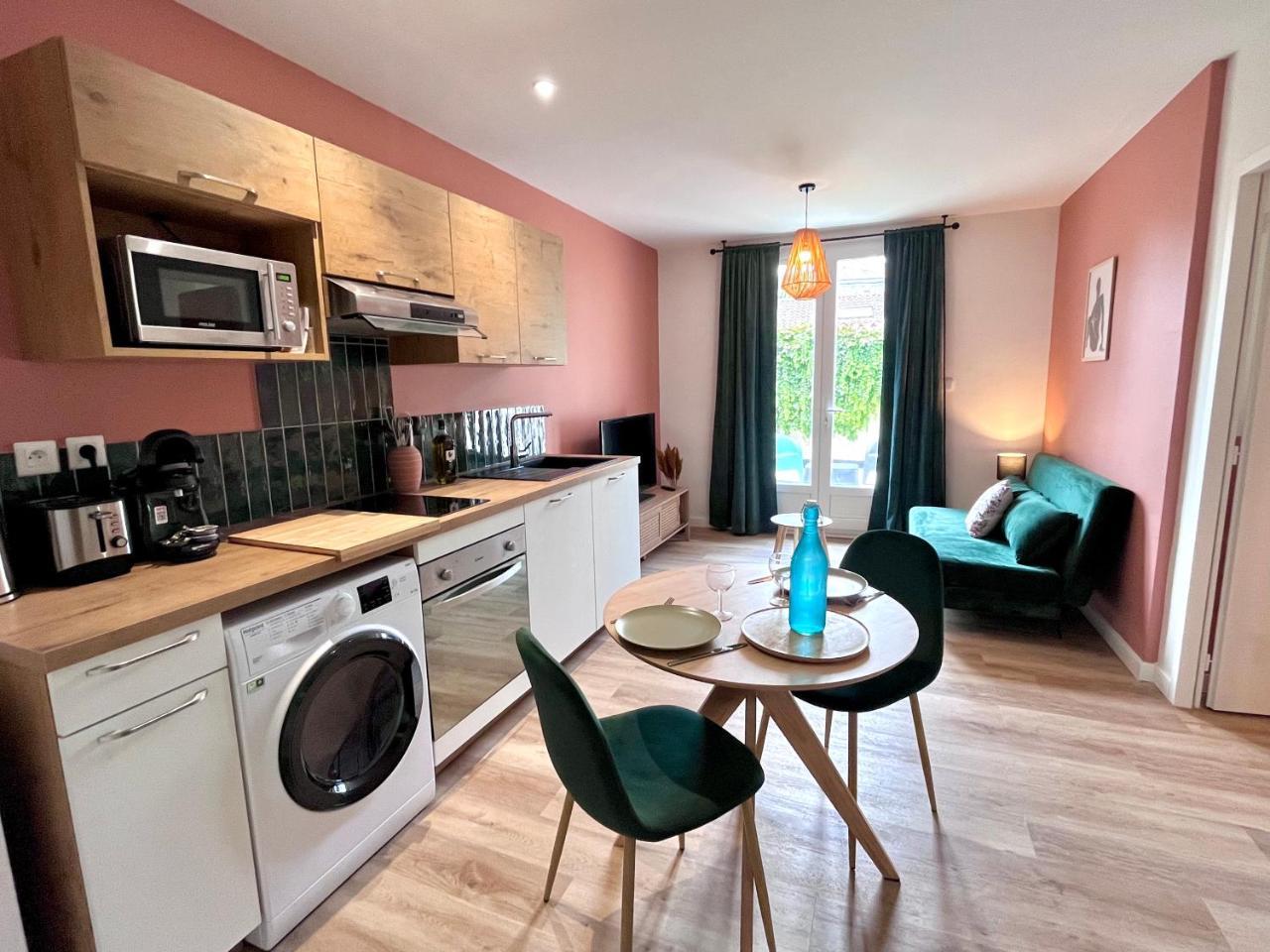 Le Quai 2 Studio Neuf Calme Terrasse Clim Wifi Gare À 200M in Agen, France