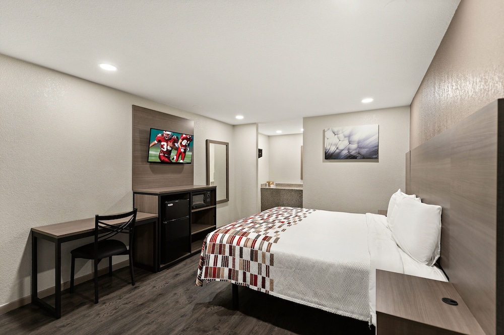Red Roof Inn Nacogdoches - photo 11
