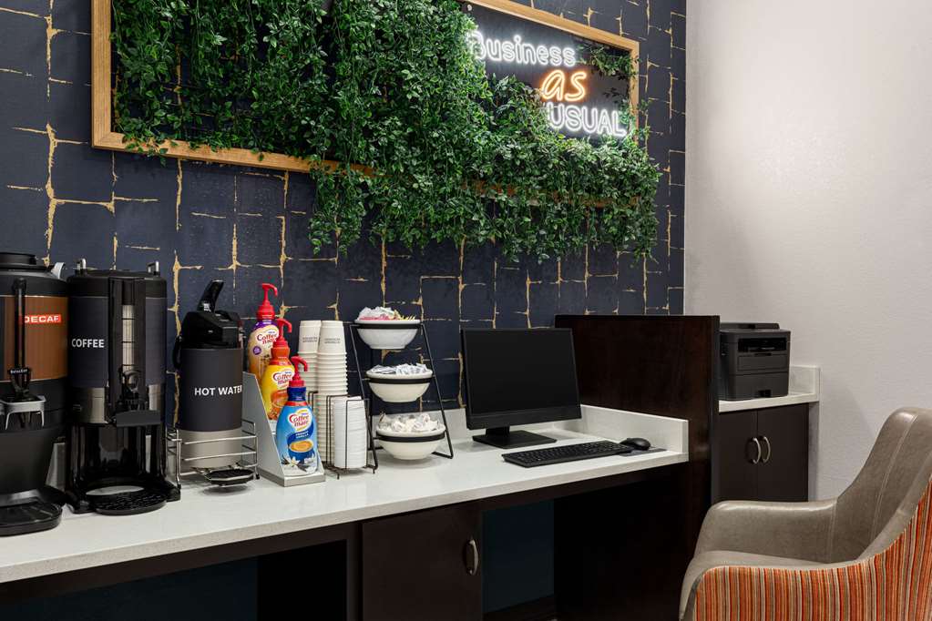 La Quinta Inn & Suites by Wyndham Oxford Anniston - photo 52
