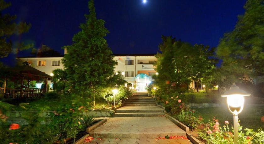 Paradise Hotel — hotel in Madzharovo