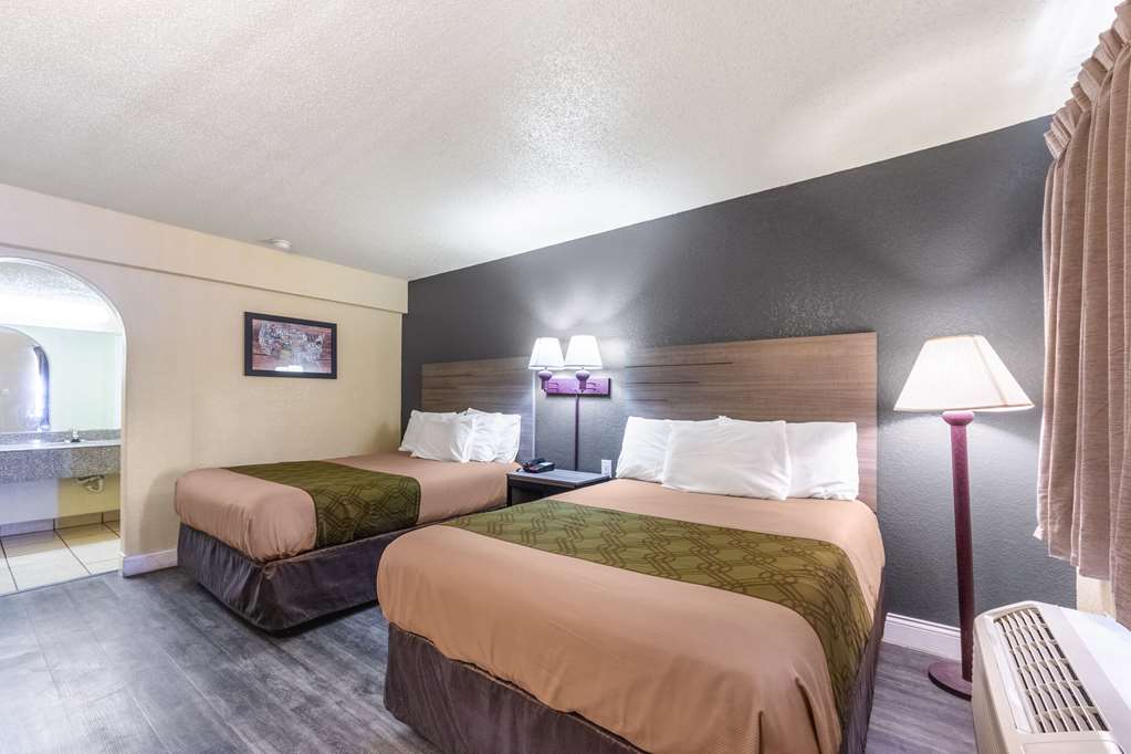 Econo Lodge San Marcos University Area - photo 9