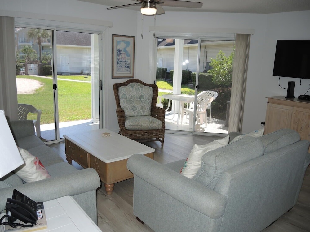 Beautiful Ground Floor Golf Resort Villa 1503 Steps from the Pool by RedAwning — hotel in Calabash