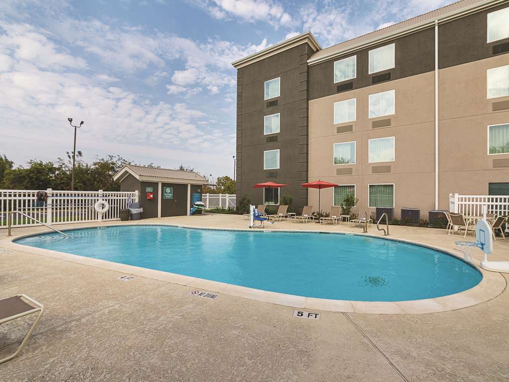 La Quinta Inn & Suites by Wyndham Austin Round Rock - photo 7