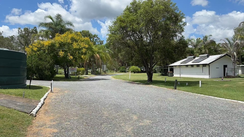 1 Showgrounds Road Horse Creek QLD 4714 — hotel in Mount Morgan
