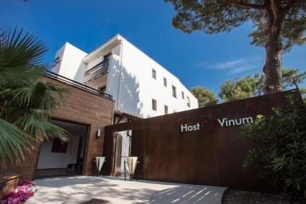Hôtel Host & Vinum in Canet-En-Roussillon, France