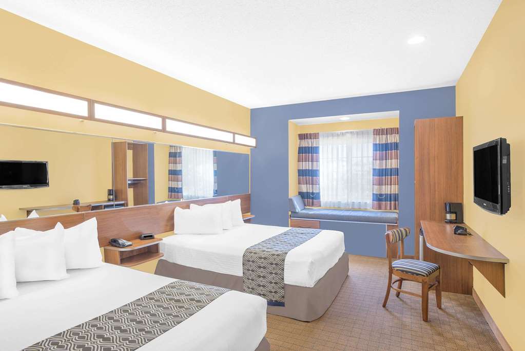 Microtel Inn & Suites by Wyndham Chili Rochester Airport - photo 11
