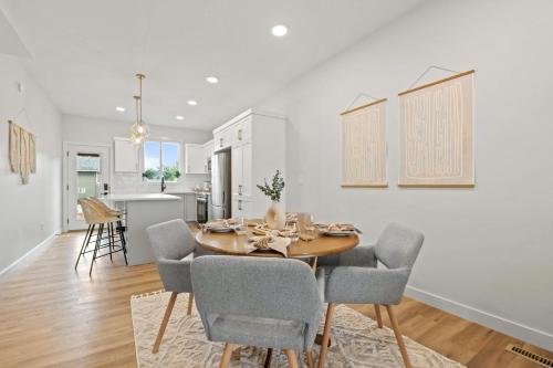 The Promenade I Patio And Bbq I Fire Pit I Sleep 9 — Sylvan Lake