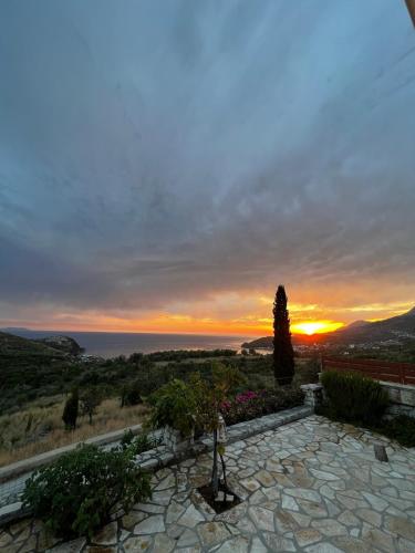 Yiannis & Victoria Villa — 4-Star Luxury Hotel in Himare, Albania