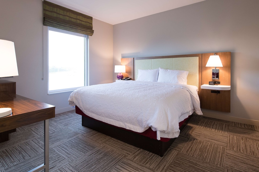 Hampton Inn & Suites Fayetteville - photo 22