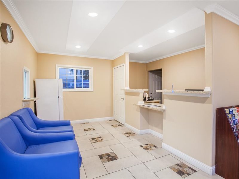 Travelodge by Wyndham Fresno Yosemite Area - photo 11
