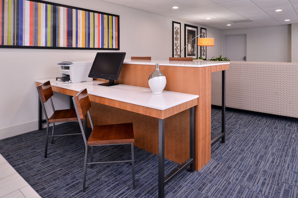 Holiday Inn Express Hotel & Suites Elgin by IHG - photo 31