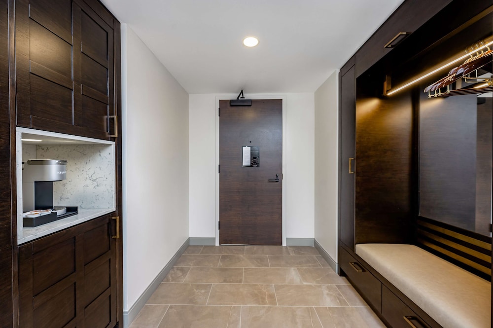 Hotel Fort Des Moines Curio Collection by Hilton - photo 30