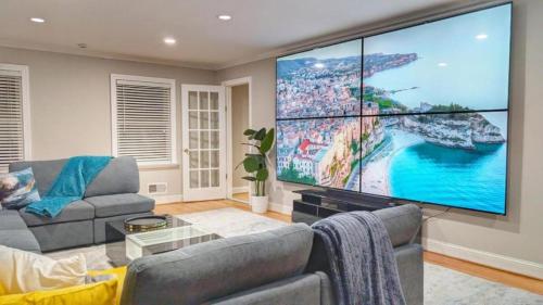 Luxury Movie Theater Home 10 mins to Washington DC — 4-Star Luxury Hotel in Alexandria, United States
