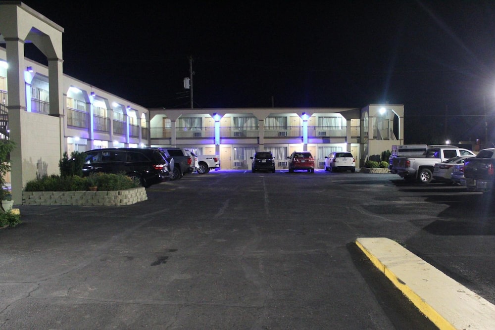 Hutchinson Inn - photo 37