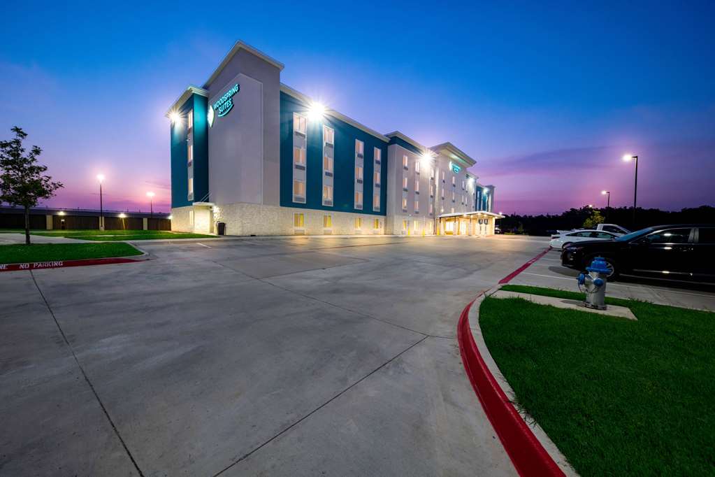 WoodSpring Suites Dallas Plano Central Legacy Drive - photo 3