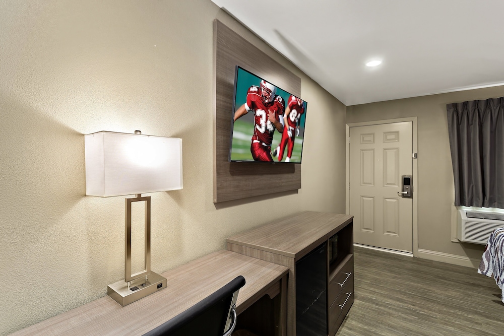 Red Roof Inn Redding - photo 12