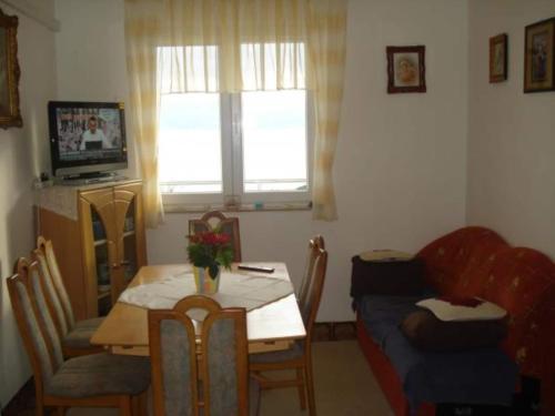 Apartmani Cihorich One Bedroom Apartment — 4-Star Luxury Hotel in Dugi Rat, Croatia