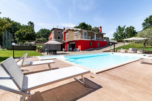 Villa Vacanze La Quercia — 4-Star Luxury Hotel in Carbognano, Italy