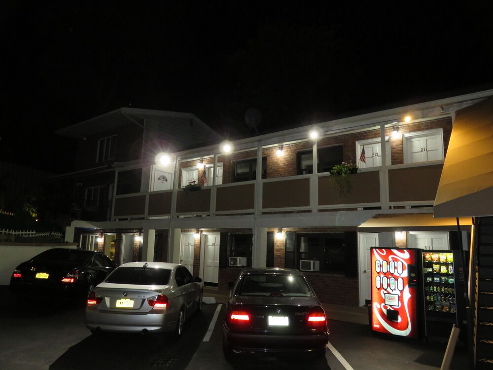 Central Motel Court Yard - photo 97