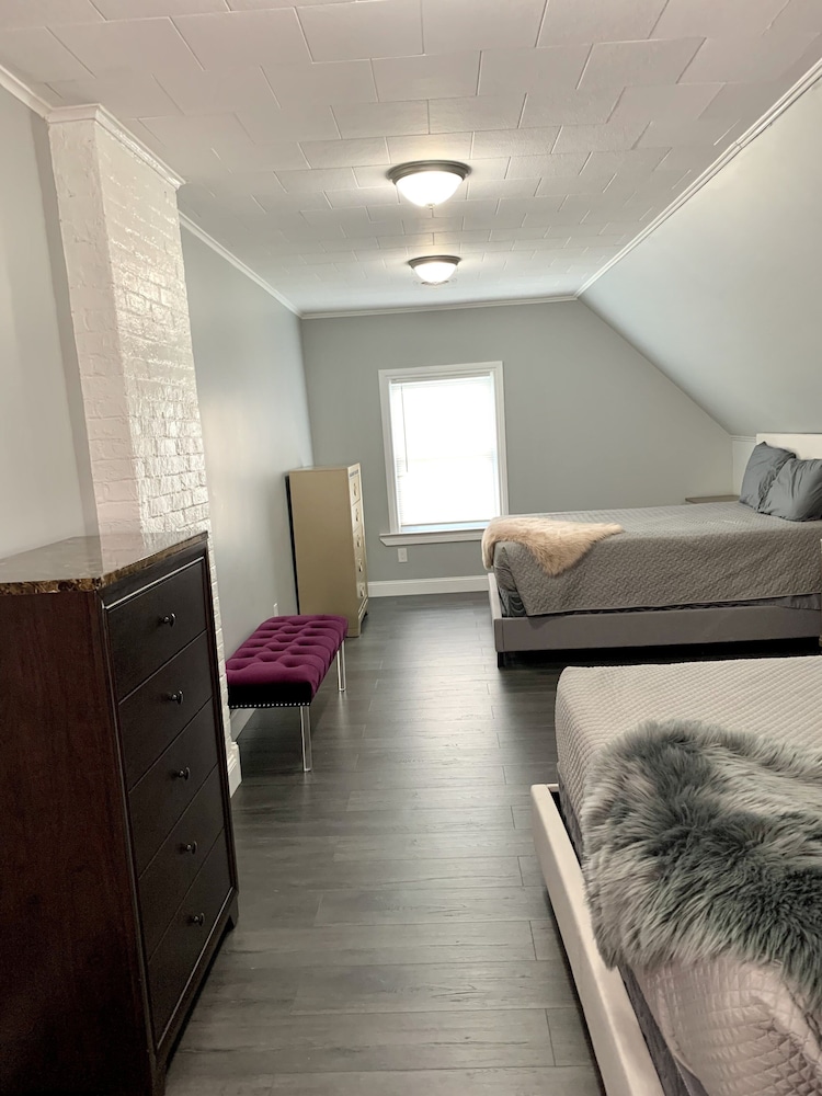 The Wheel of Fortune Duplex 8BR Parking - photo 14