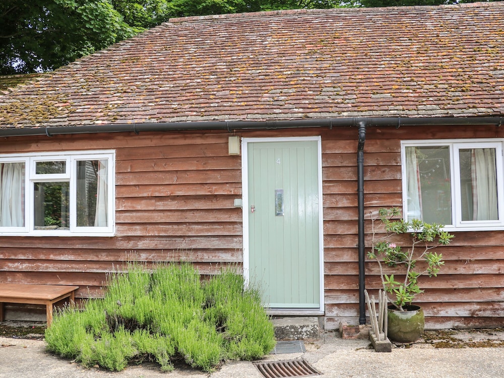 Byre Cottage 4 — 4-Star Luxury Hotel in Pulborough, United Kingdom