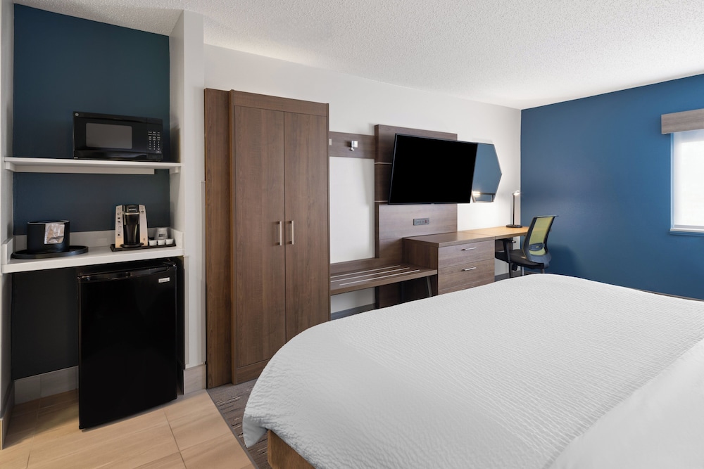 Holiday Inn Express Sheboygan Kohler by IHG - photo 33