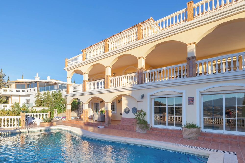 Villa Carlos Mijas Golf — 4-Star Luxury Hotel in Mijas, Spain