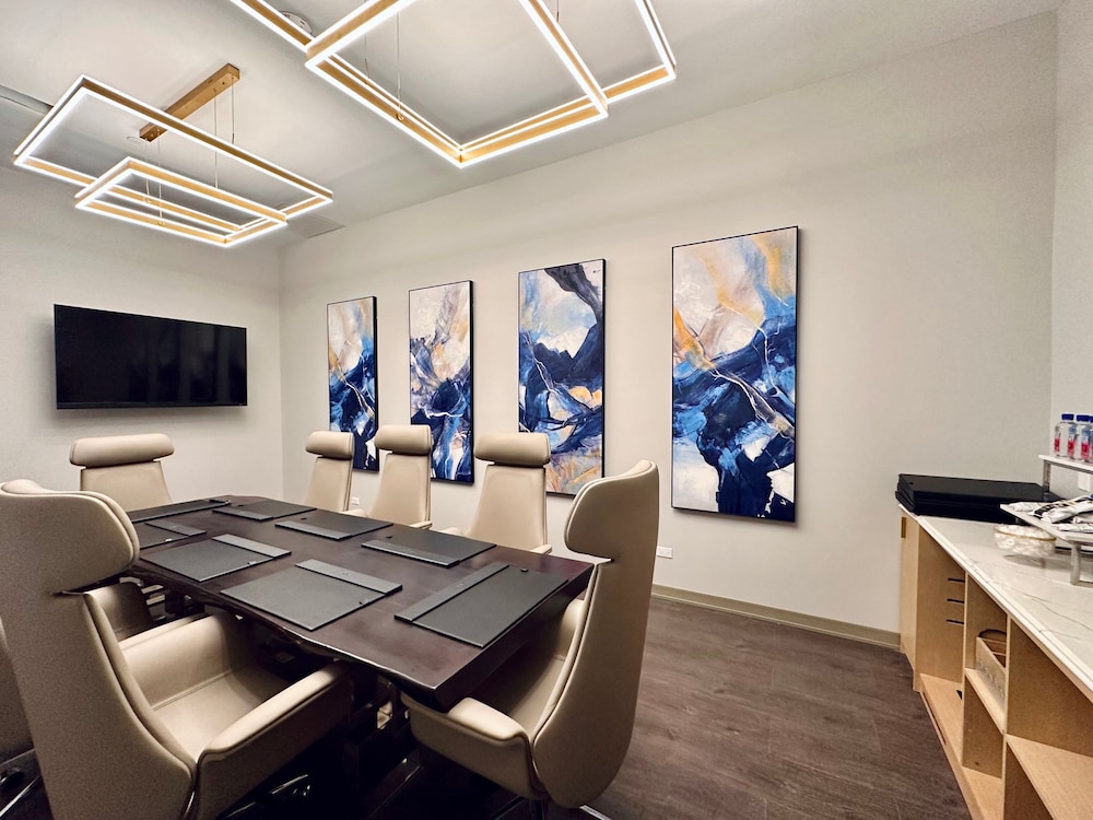 Chez Hotel Arlington Heights - photo 50