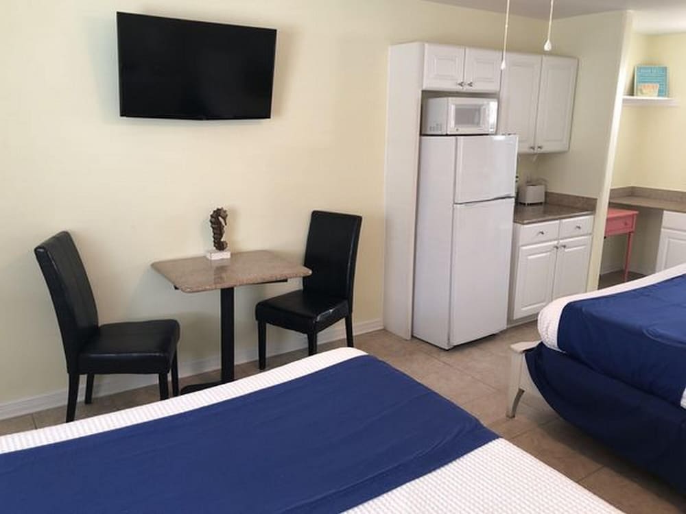 Beachgate CondoSuites and Oceanfront Resort - photo 3