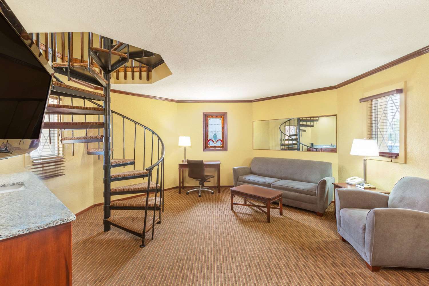 Days Inn and Suites by Wyndham Coralville Iowa City - photo 18