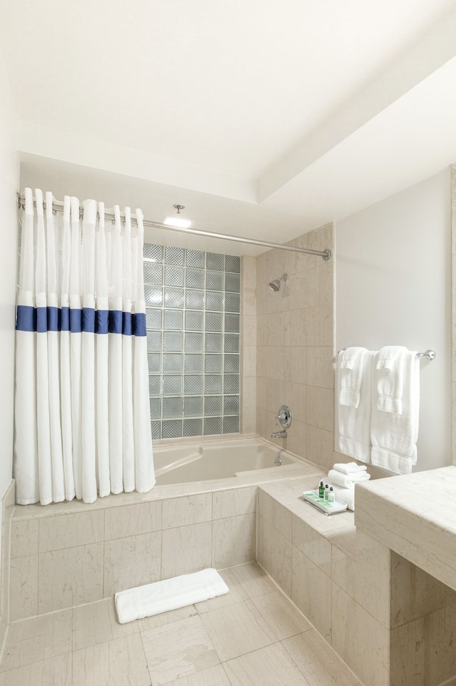 Atheneum Suite Hotel - photo 8