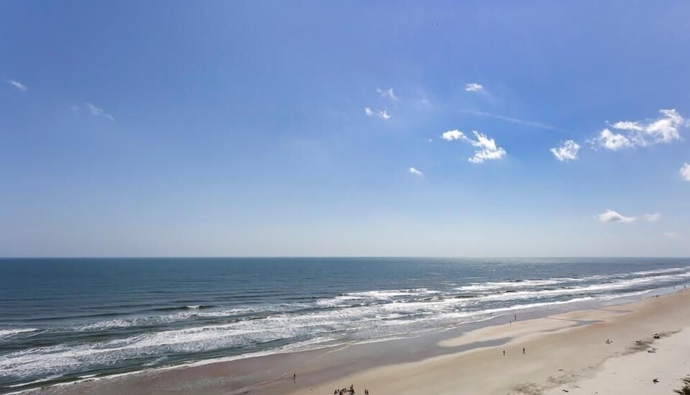 Shores Club 1104 Two Bedroom Condo — 4-Star Luxury Hotel in Daytona Beach Shores, United States