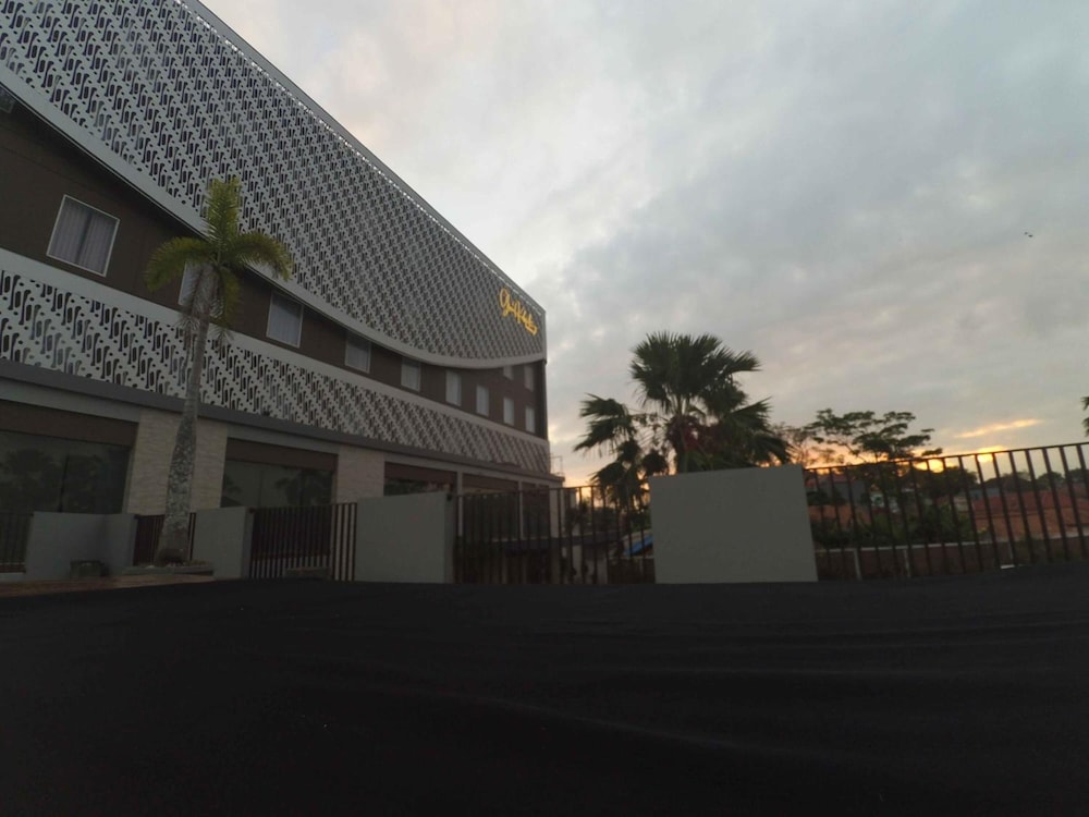 Grand Kolopaking Hotel - carbon neutral hotel in Kebumen