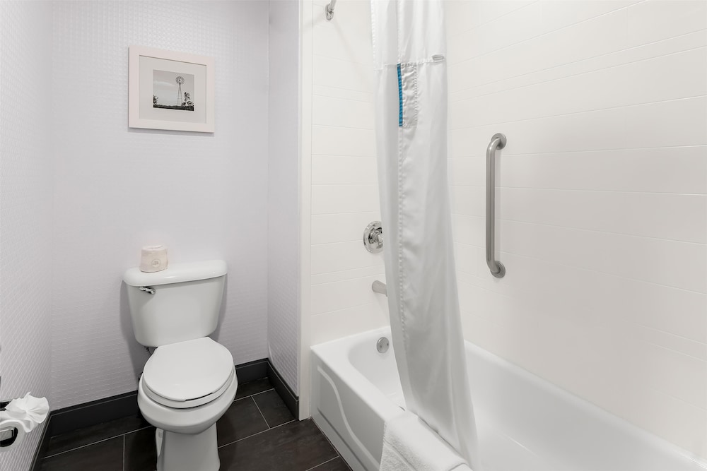 Hampton Inn & Suites Newtown - photo 113