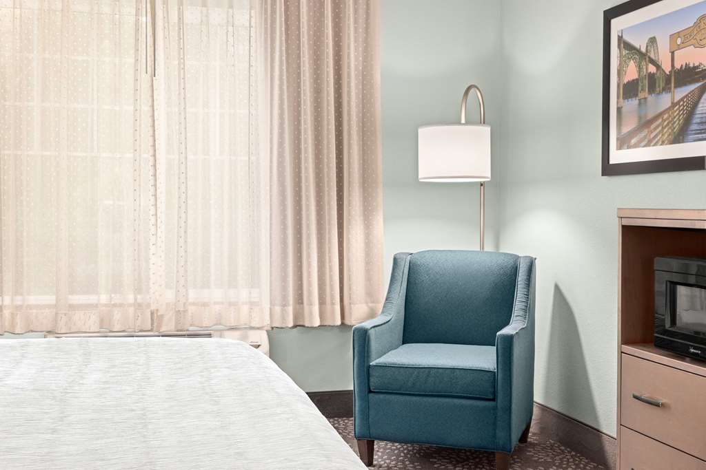 La Quinta Inn & Suites by Wyndham Newport - photo 14