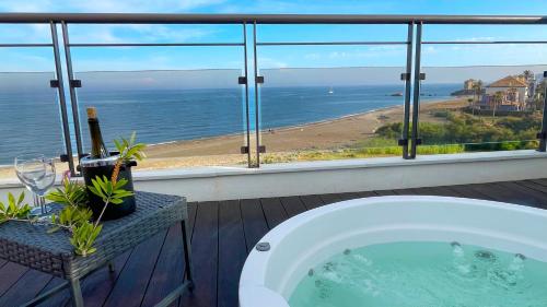 Exclusive Luxury Frontline Beach Penthouse Casares Del Mar Estepona — Casares