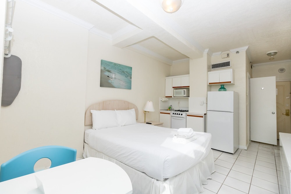 467 Studio Hollywood Beach Resort - photo 3
