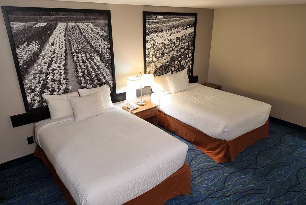 Super 8 by Wyndham Hampshire IL - photo 16