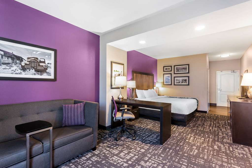 La Quinta Inn & Suites by Wyndham Monahans - photo 22