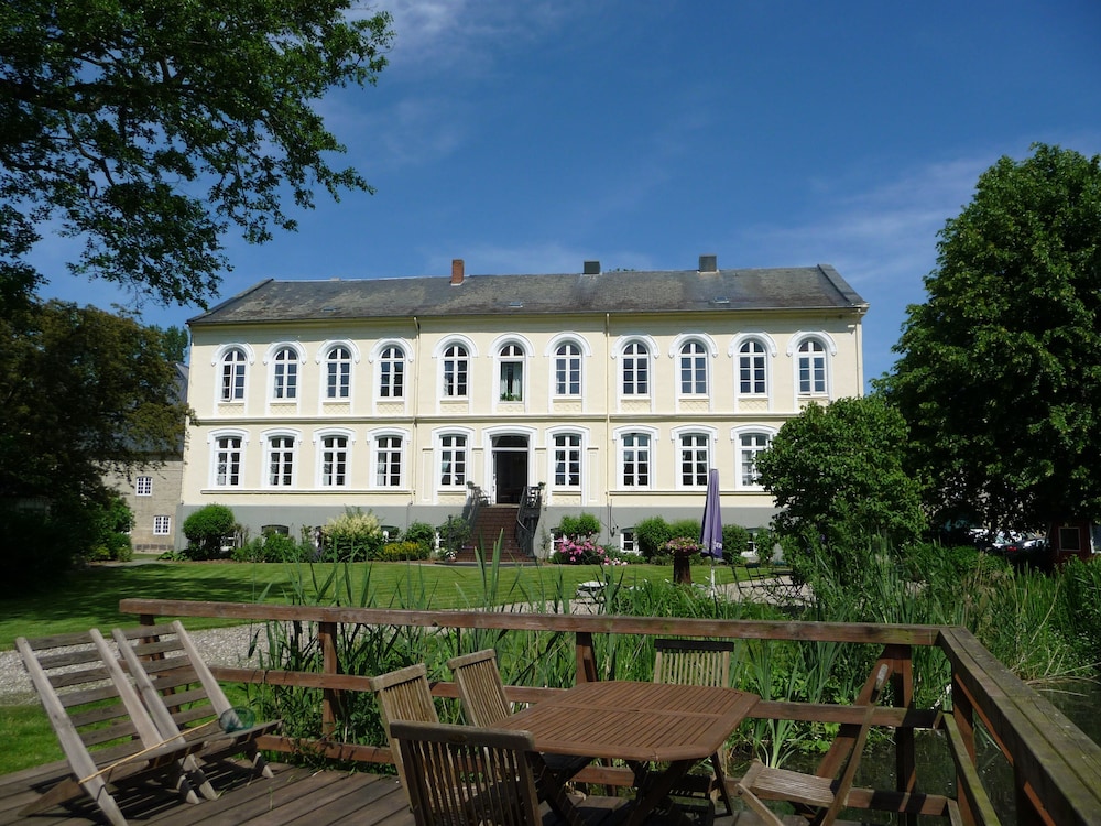 Ferienhof Gut Oestergaard — 4-Star Luxury Hotel in Steinberg, Germany