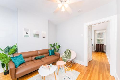 TWO town homes 6 Bedrooms 2 King beds Walk to Eats in Pittsburgh, United States