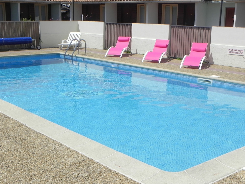 Hôtel les Pins — hotel in Hourtin