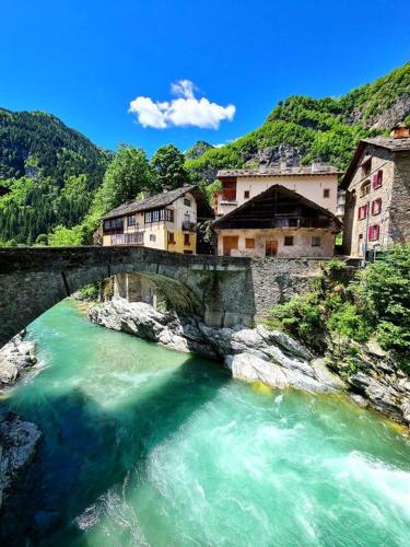 River and Mounts — hotel in Campertogno
