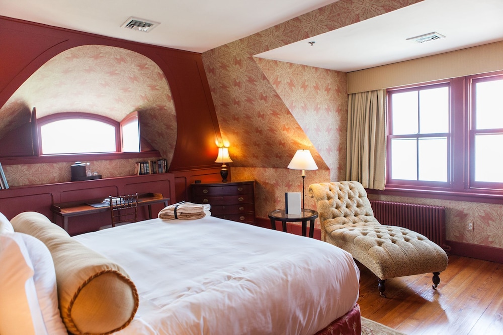 Castle Hill Inn - photo 11