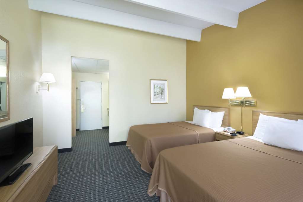 Howard Johnson by Wyndham Newburgh West Point - photo 9