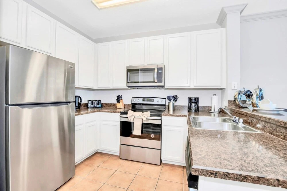 Stunning 3BR Near Disney Pool and Hot Tub - photo 16
