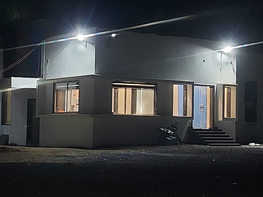 Hotel Shree Ashtavinayak Grand in Mandla, India