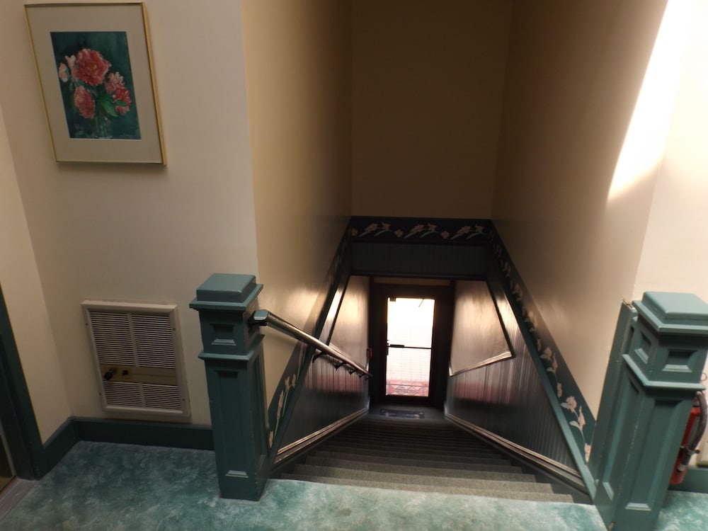 Hermanns European Inn - photo 2