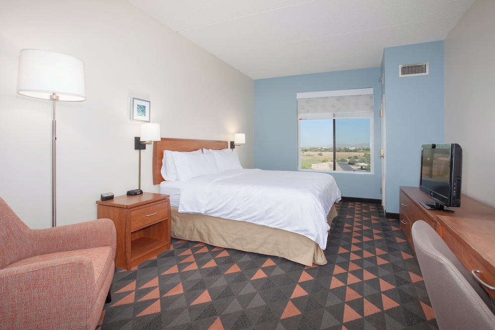 Holiday Inn & Suites Goodyear West Phoenix Area by IHG - photo 22
